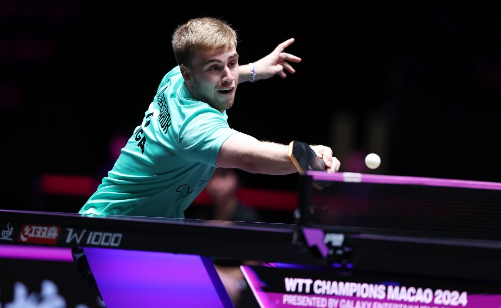 英格兰队险胜韩国队，林高远惊艳四座