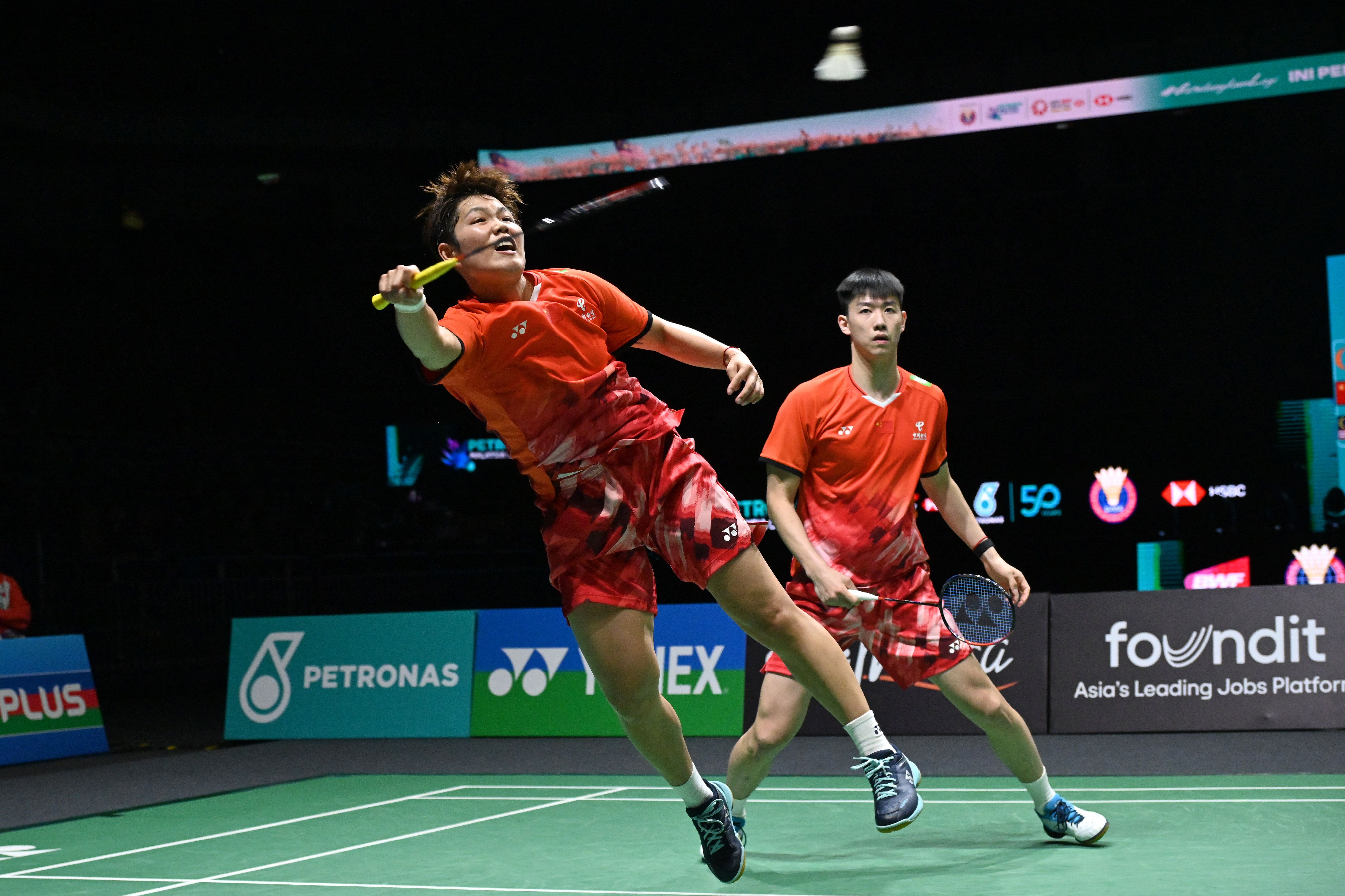 中国队碾压马来西亚队,桃田贤斗点燃赛场 中国队碾压马来西亚队,桃田贤斗点燃赛场