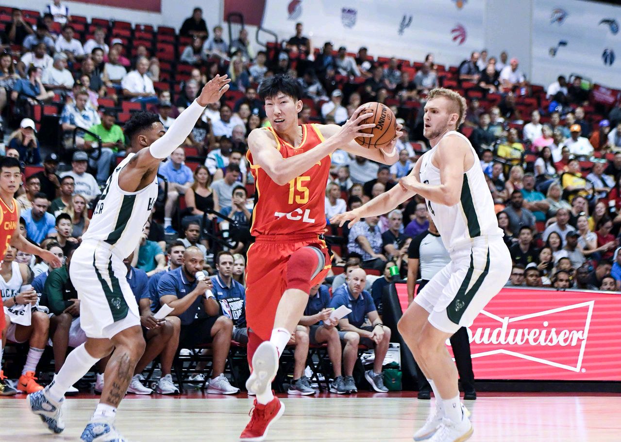 浙江队鏖战雄鹿,郭艾伦高光表现 浙江队鏖战雄鹿,郭艾伦高光表现