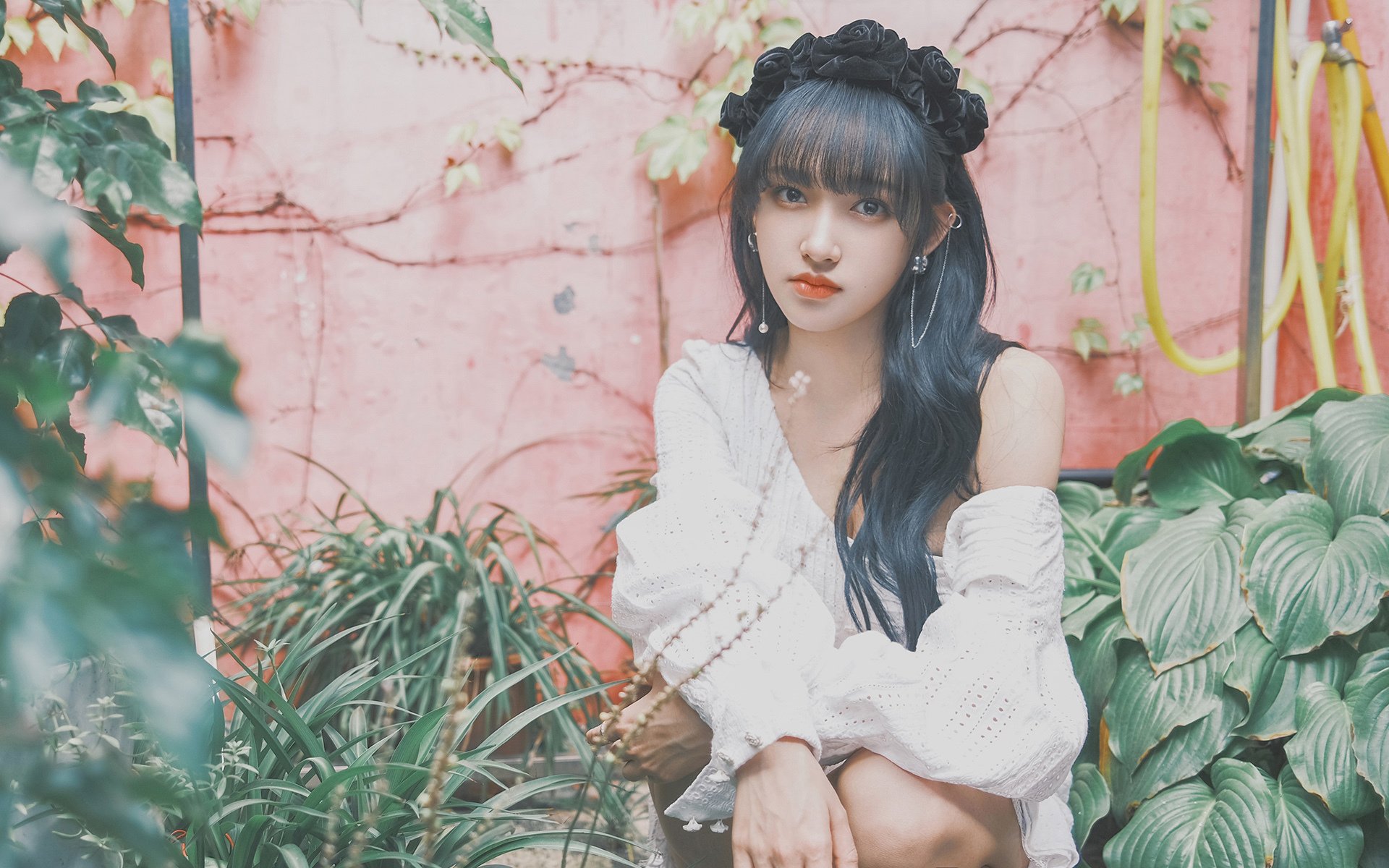 赛道攻防,雷诺铁骑碾压马丁,拉塞尔炽热状态点燃围场