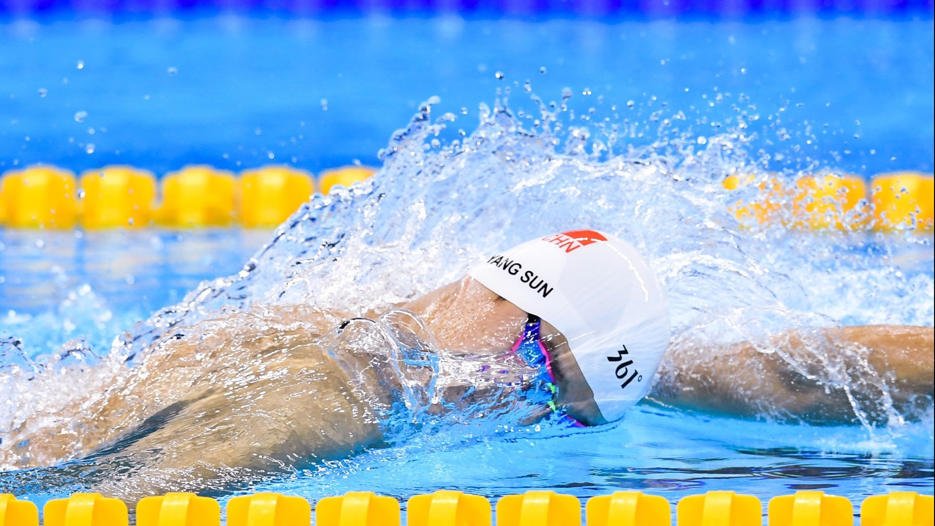 鏖战之夜，穆勒双星撕裂秩序，希腊2-1力克墨西哥